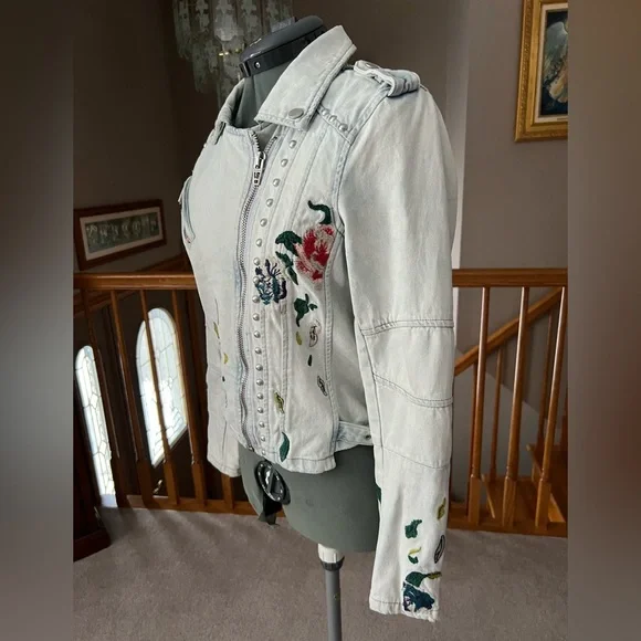 BLANK NYC S Embroidered Floral Flower Denim Jacket Easter mothers Day - Picture 5 of 10